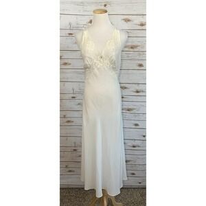 Belle Nuit Intimates White Lace‎ Tie Night Gown Lingerie Babydoll Medium